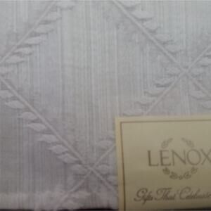 Lenox Laurel Leaf Dinner Napkins  Pair Silver Platinum Color 18"x 18"